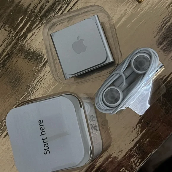 iPod Nano 6 with Earbuds 8G in Box - Picture 3 of 4